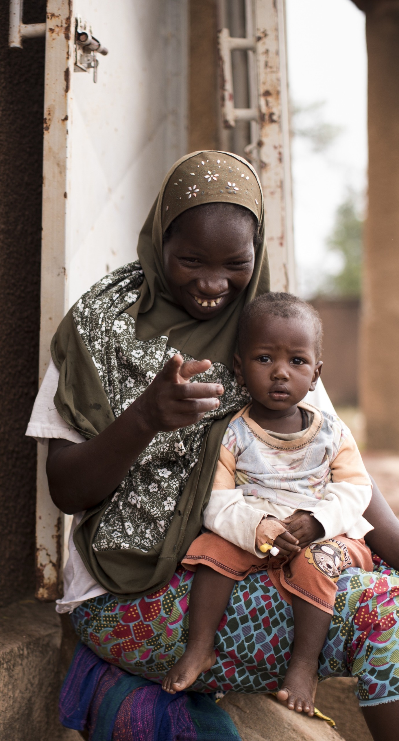 Child and mother in Mali