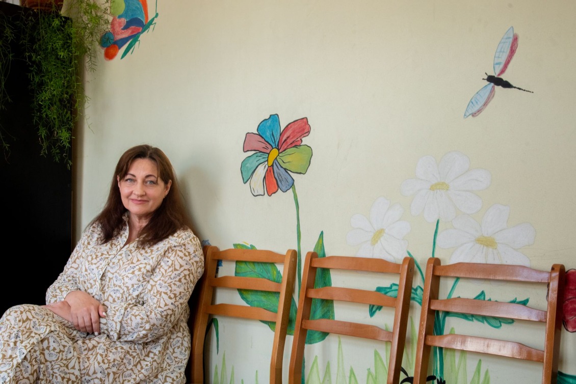 Arina is part of a group of psychologists volunteering at Here And Now. She offers group and individual counselling to young mothers and children who relocated to Chernivtsi after the invasion on February 24 2022 led them to feel unsafe in their hometown.